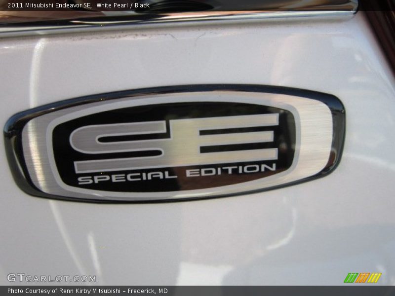 White Pearl / Black 2011 Mitsubishi Endeavor SE