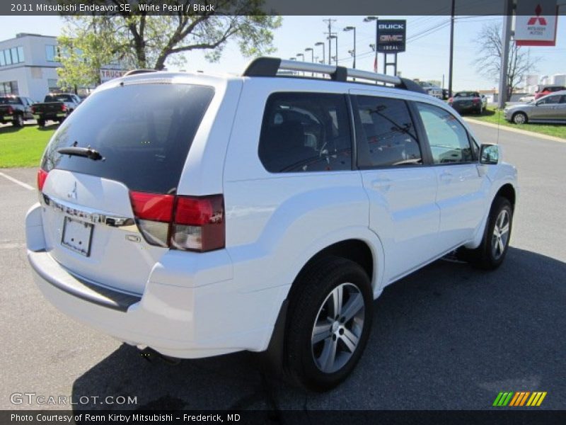 White Pearl / Black 2011 Mitsubishi Endeavor SE