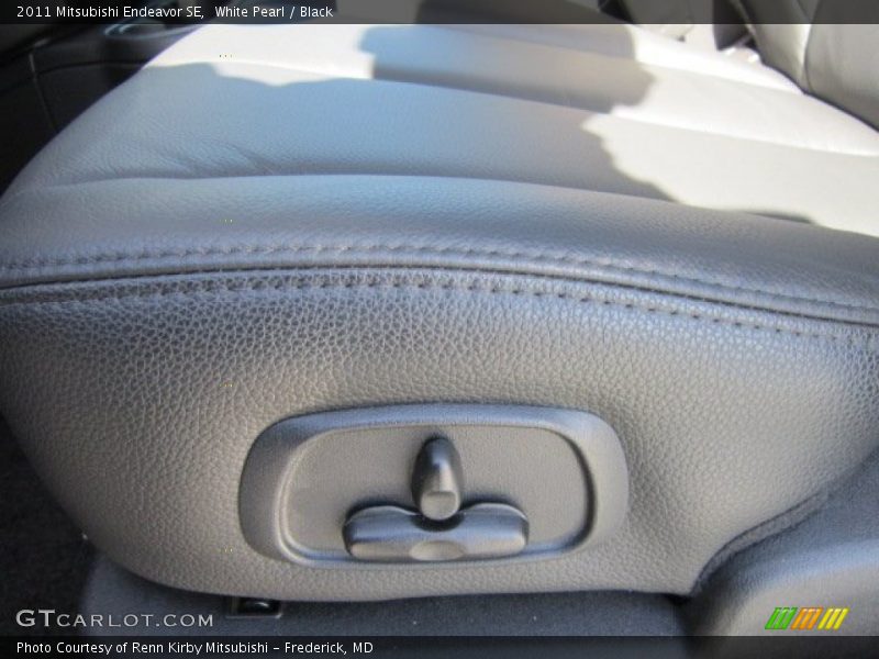 White Pearl / Black 2011 Mitsubishi Endeavor SE
