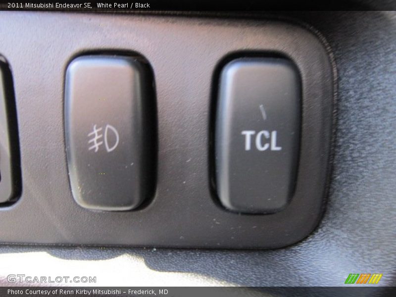 White Pearl / Black 2011 Mitsubishi Endeavor SE