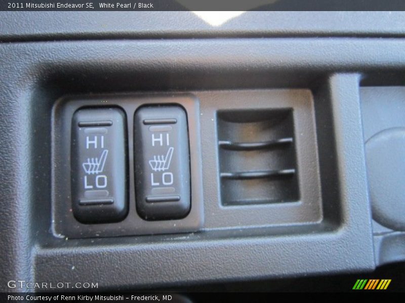 White Pearl / Black 2011 Mitsubishi Endeavor SE