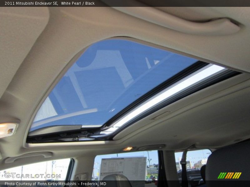 White Pearl / Black 2011 Mitsubishi Endeavor SE
