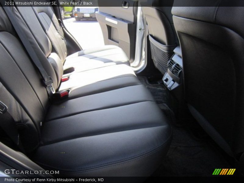 White Pearl / Black 2011 Mitsubishi Endeavor SE