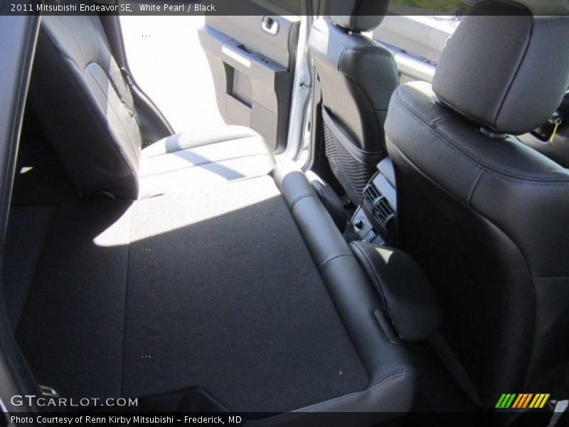 White Pearl / Black 2011 Mitsubishi Endeavor SE
