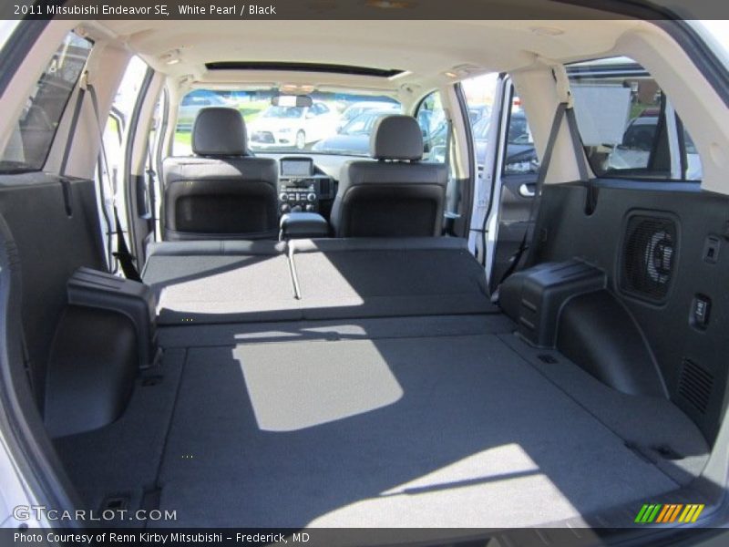 White Pearl / Black 2011 Mitsubishi Endeavor SE