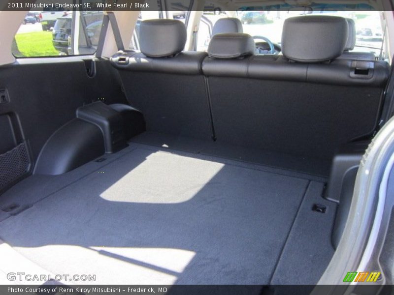 White Pearl / Black 2011 Mitsubishi Endeavor SE