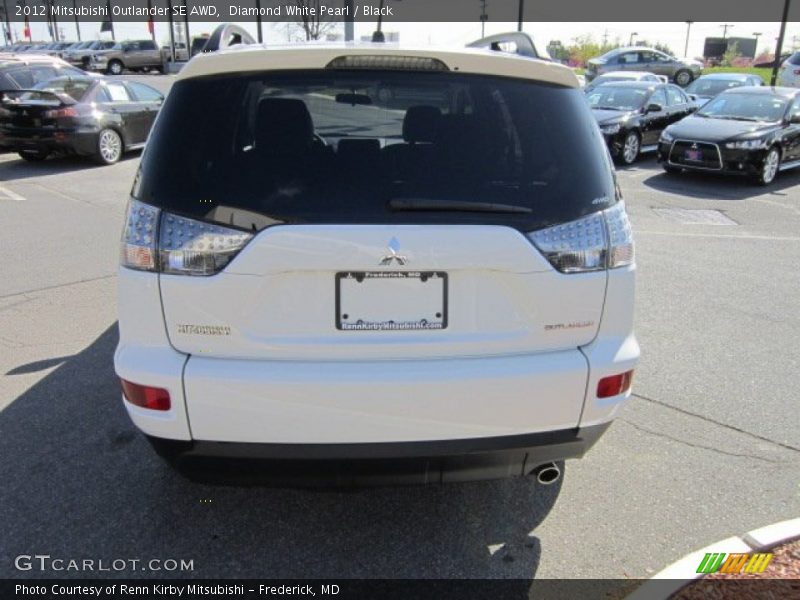 Diamond White Pearl / Black 2012 Mitsubishi Outlander SE AWD