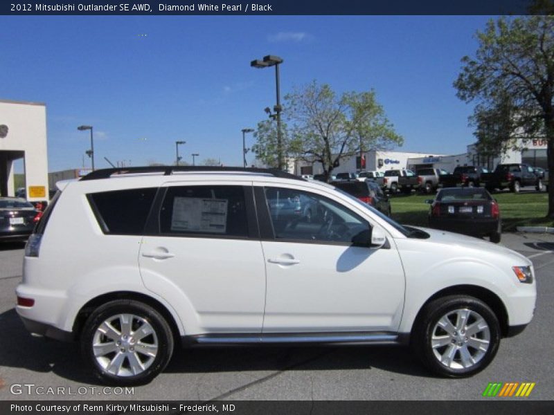 Diamond White Pearl / Black 2012 Mitsubishi Outlander SE AWD