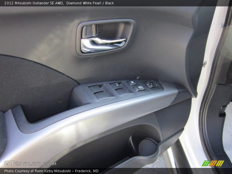 Diamond White Pearl / Black 2012 Mitsubishi Outlander SE AWD