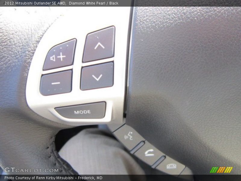 Diamond White Pearl / Black 2012 Mitsubishi Outlander SE AWD