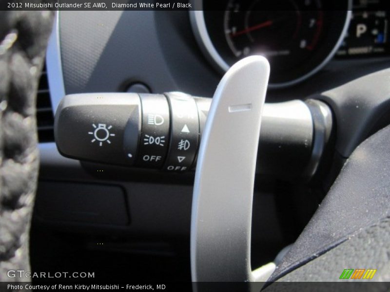 Diamond White Pearl / Black 2012 Mitsubishi Outlander SE AWD
