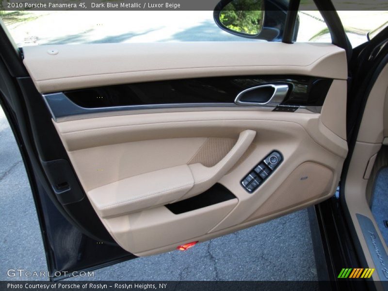 Door Panel of 2010 Panamera 4S