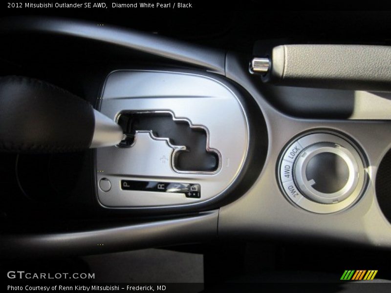 Diamond White Pearl / Black 2012 Mitsubishi Outlander SE AWD