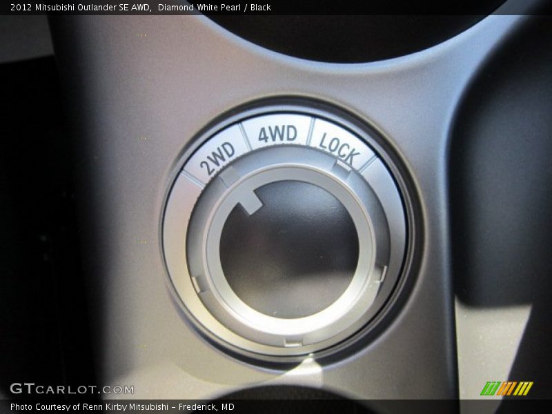 Diamond White Pearl / Black 2012 Mitsubishi Outlander SE AWD