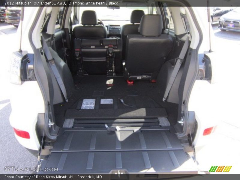 Diamond White Pearl / Black 2012 Mitsubishi Outlander SE AWD