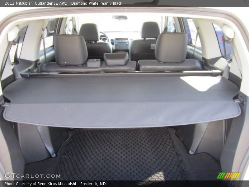 Diamond White Pearl / Black 2012 Mitsubishi Outlander SE AWD