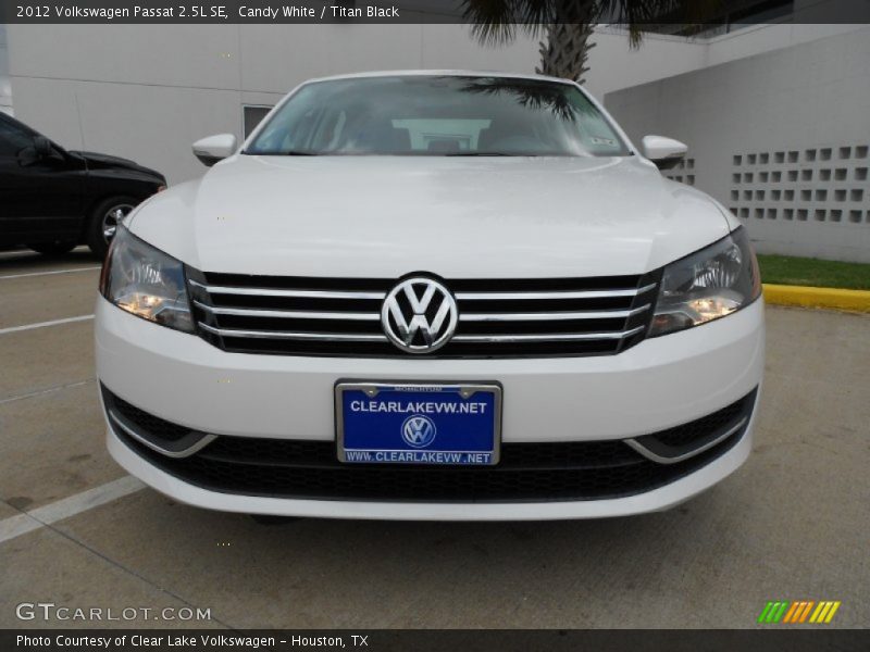 Candy White / Titan Black 2012 Volkswagen Passat 2.5L SE