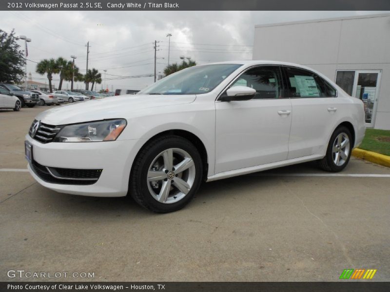 Candy White / Titan Black 2012 Volkswagen Passat 2.5L SE
