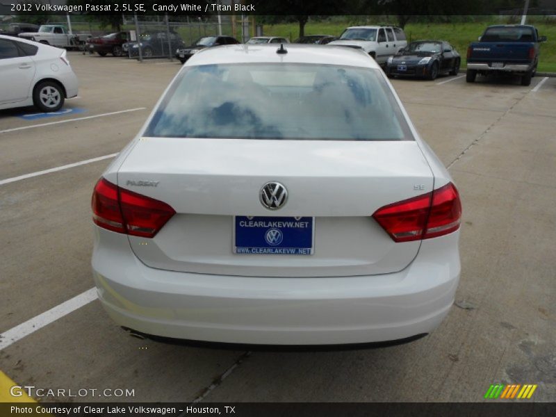 Candy White / Titan Black 2012 Volkswagen Passat 2.5L SE