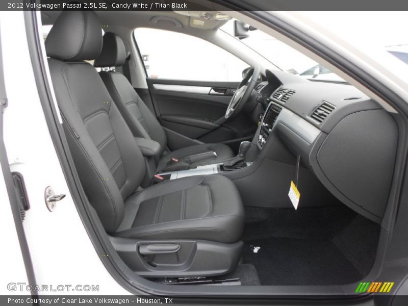 Candy White / Titan Black 2012 Volkswagen Passat 2.5L SE