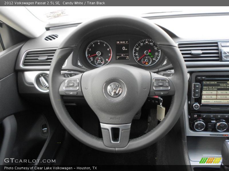 Candy White / Titan Black 2012 Volkswagen Passat 2.5L SE