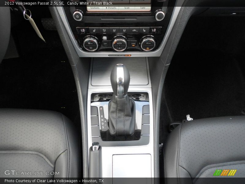 Candy White / Titan Black 2012 Volkswagen Passat 2.5L SE