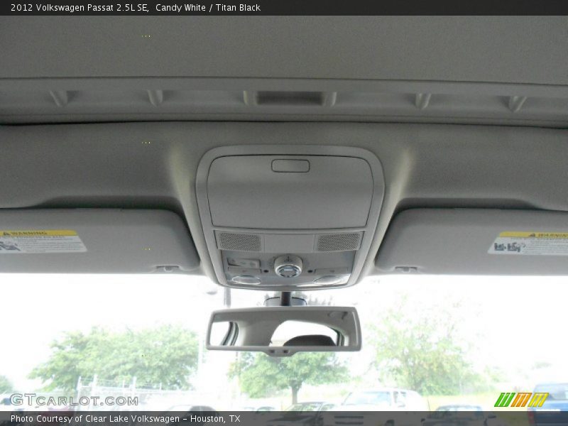 Candy White / Titan Black 2012 Volkswagen Passat 2.5L SE