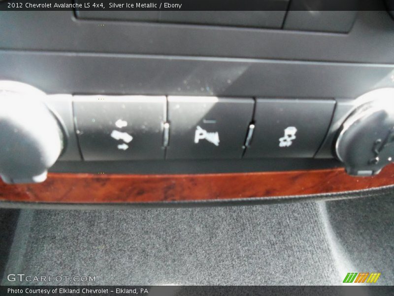 Silver Ice Metallic / Ebony 2012 Chevrolet Avalanche LS 4x4