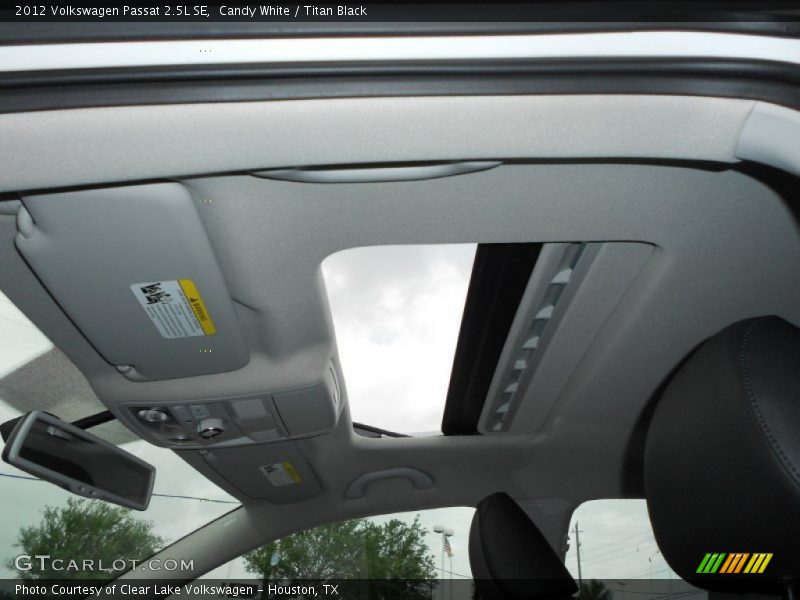 Candy White / Titan Black 2012 Volkswagen Passat 2.5L SE