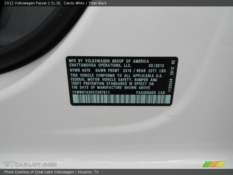 Candy White / Titan Black 2012 Volkswagen Passat 2.5L SE