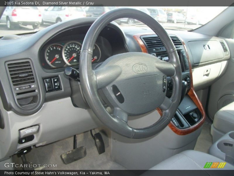 Diamond Silver Metallic / Gray 2005 Kia Sedona EX