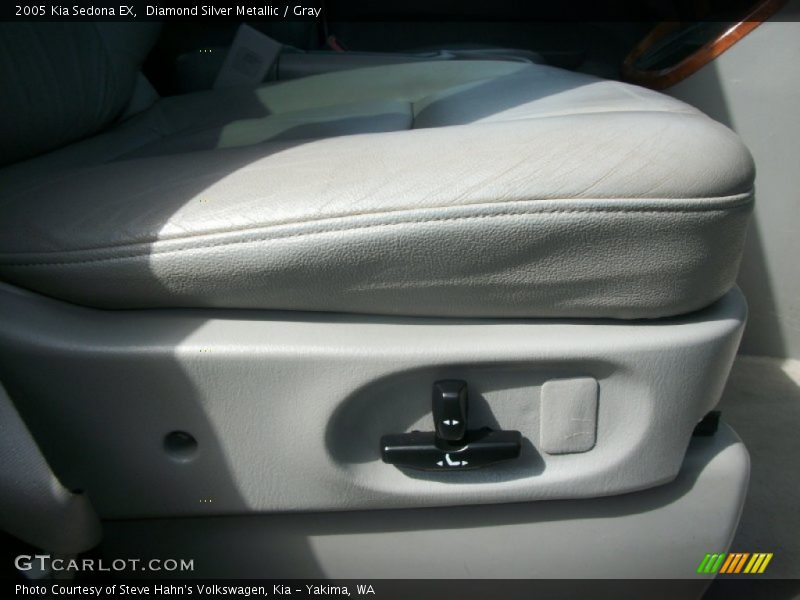 Diamond Silver Metallic / Gray 2005 Kia Sedona EX
