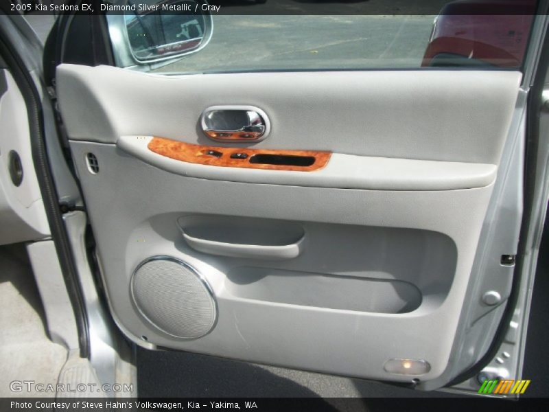 Diamond Silver Metallic / Gray 2005 Kia Sedona EX