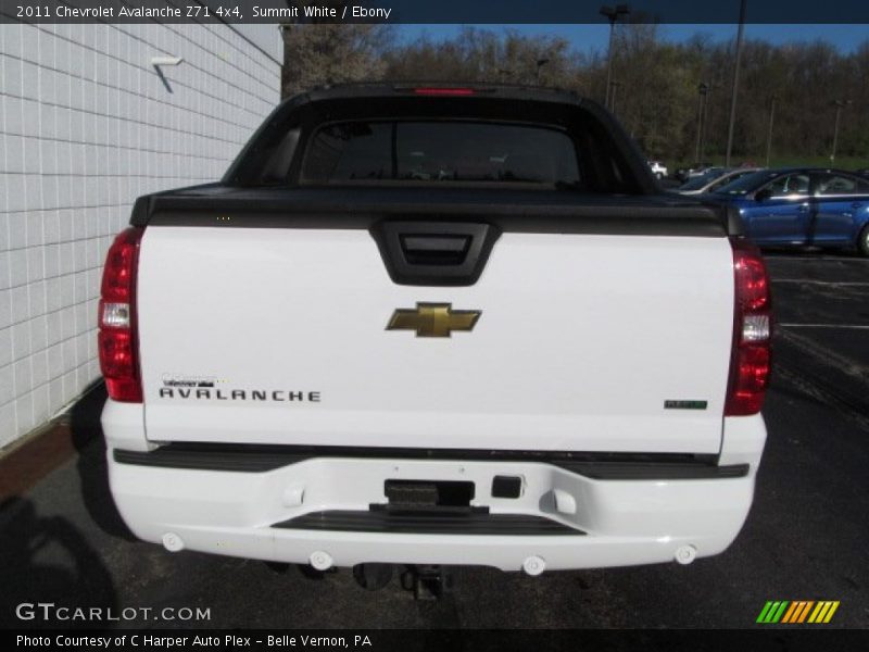Summit White / Ebony 2011 Chevrolet Avalanche Z71 4x4