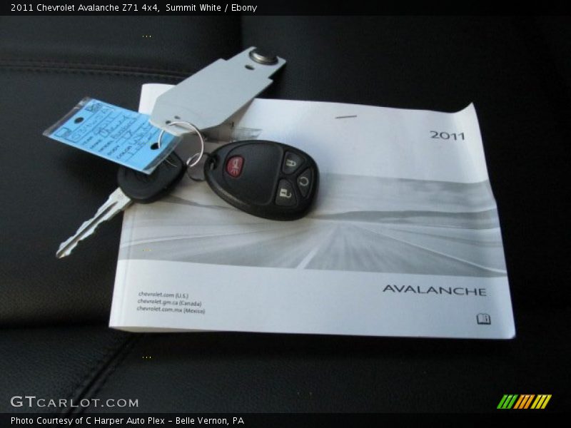 Summit White / Ebony 2011 Chevrolet Avalanche Z71 4x4