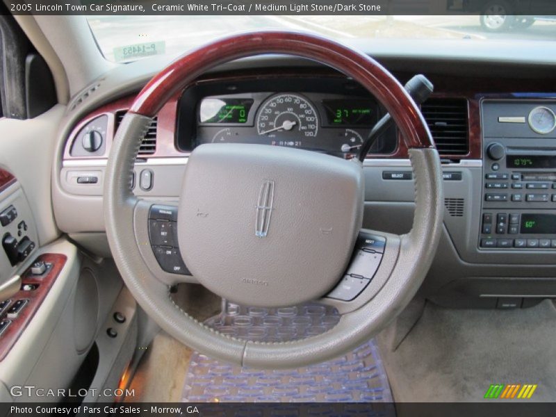  2005 Town Car Signature Steering Wheel
