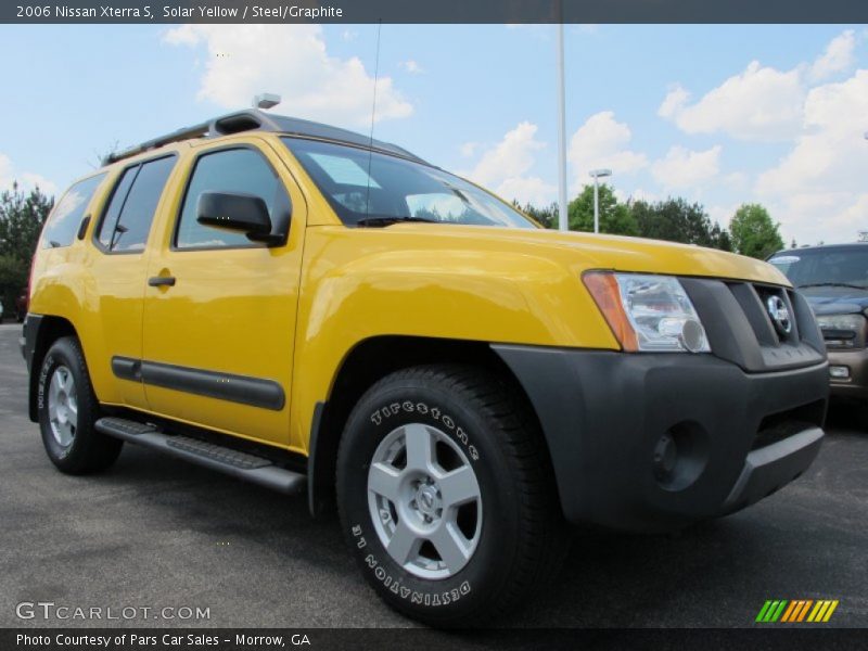 Front 3/4 View of 2006 Xterra S