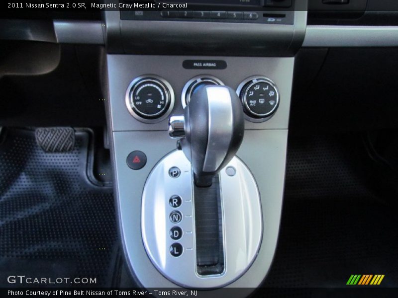 Magnetic Gray Metallic / Charcoal 2011 Nissan Sentra 2.0 SR