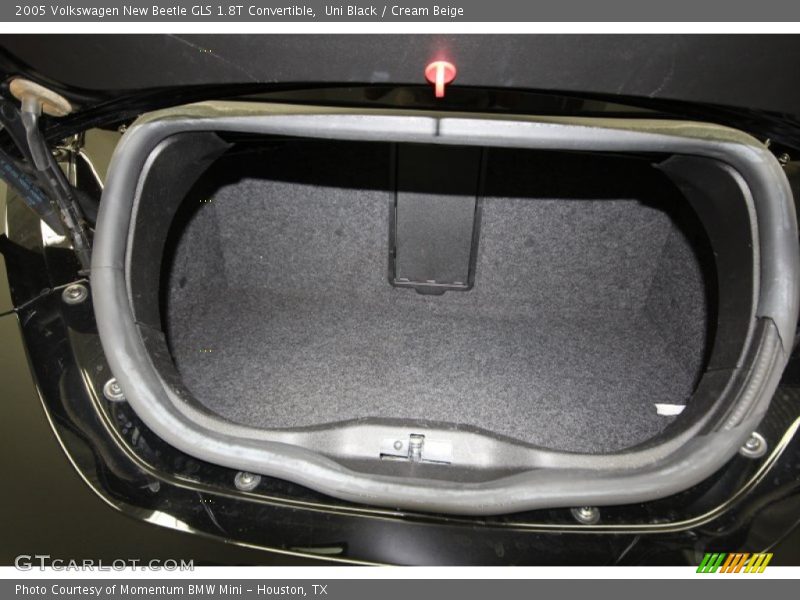 Uni Black / Cream Beige 2005 Volkswagen New Beetle GLS 1.8T Convertible