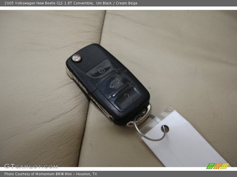 Uni Black / Cream Beige 2005 Volkswagen New Beetle GLS 1.8T Convertible