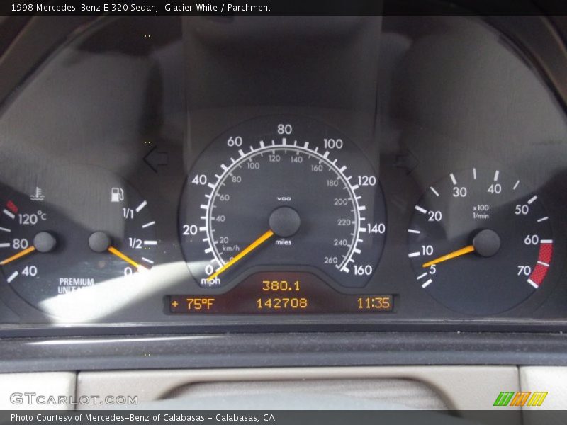 Glacier White / Parchment 1998 Mercedes-Benz E 320 Sedan