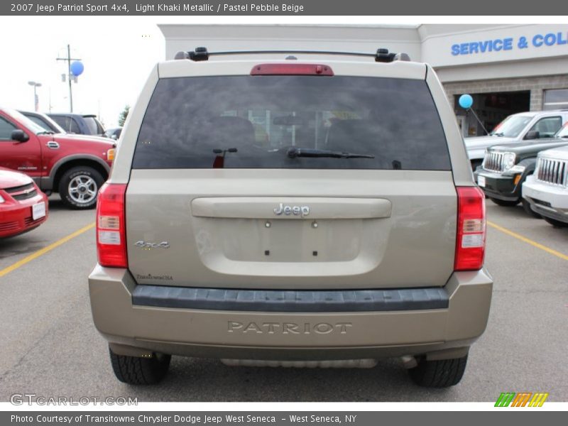 Light Khaki Metallic / Pastel Pebble Beige 2007 Jeep Patriot Sport 4x4