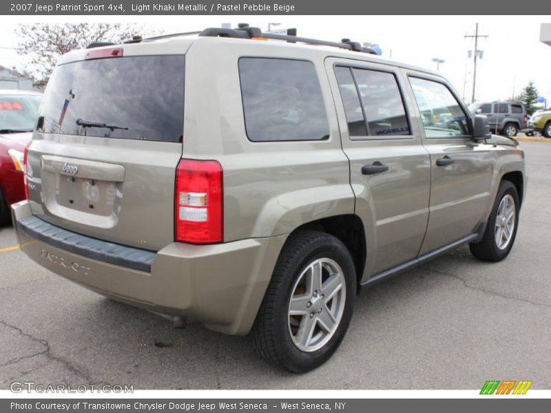 Light Khaki Metallic / Pastel Pebble Beige 2007 Jeep Patriot Sport 4x4