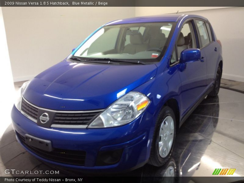 Blue Metallic / Beige 2009 Nissan Versa 1.8 S Hatchback