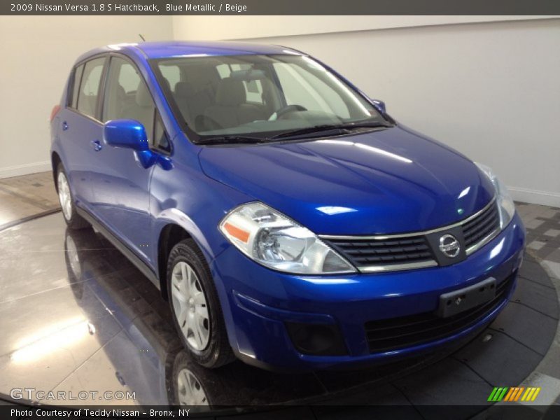Blue Metallic / Beige 2009 Nissan Versa 1.8 S Hatchback