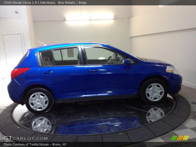 Blue Metallic / Beige 2009 Nissan Versa 1.8 S Hatchback