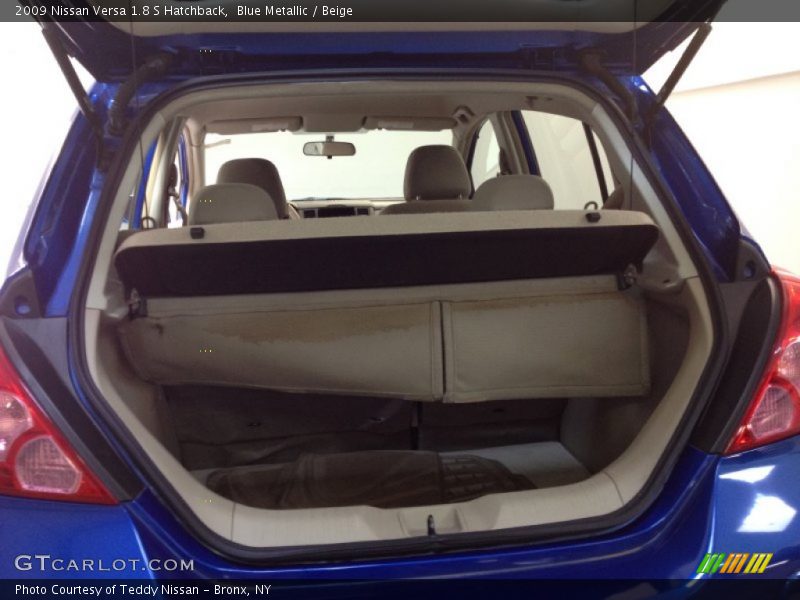 Blue Metallic / Beige 2009 Nissan Versa 1.8 S Hatchback