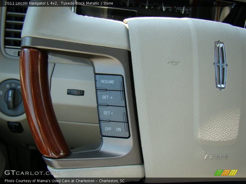 Tuxedo Black Metallic / Stone 2011 Lincoln Navigator L 4x2