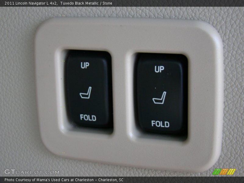 Tuxedo Black Metallic / Stone 2011 Lincoln Navigator L 4x2