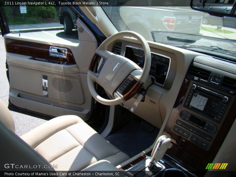 Tuxedo Black Metallic / Stone 2011 Lincoln Navigator L 4x2